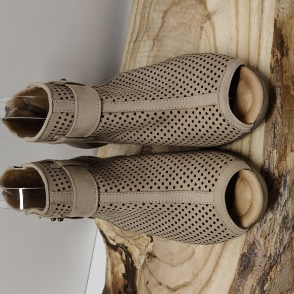 Earth Taupe Leather Open Toe Lazer Cut Pattern Booties, Size 7.5B - Picture 2 of 9